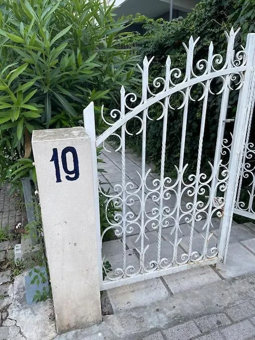 Navie Garden Getaway Peraia Apartment Near To Beach